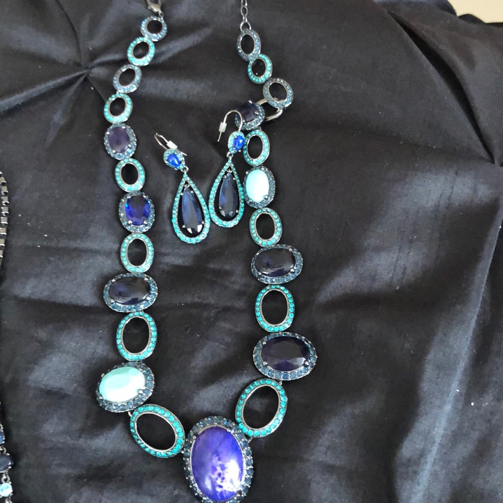 Beautiful blue and green necklace and earrings.